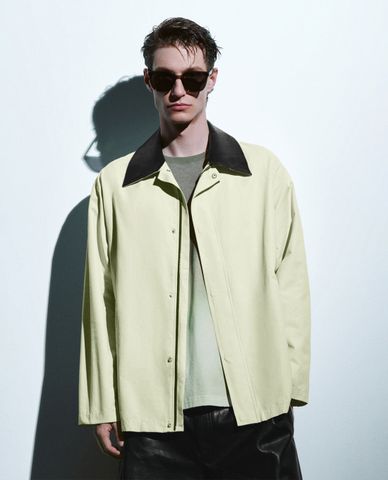  URBAN REVIVO - Áo khoác sơ mi nam phối màu thời trang 