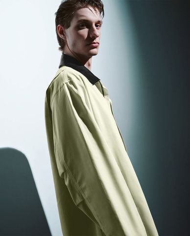  URBAN REVIVO - Áo khoác sơ mi nam phối màu thời trang 