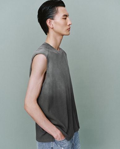  URBAN REVIVO - Áo sát nách nam cổ tròn hiện đại 