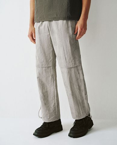  URBAN REVIVO - Quần ống rộng nam lưng thun hiện đại 