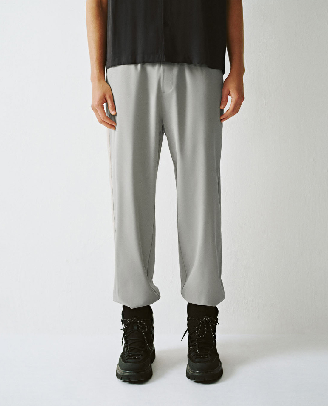 URBAN REVIVO - Quần jogger nam lưng thun phối dây rút