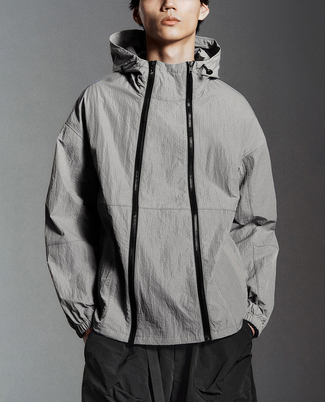 URBAN REVIVO - Áo khoác nam phối mũ Oversized