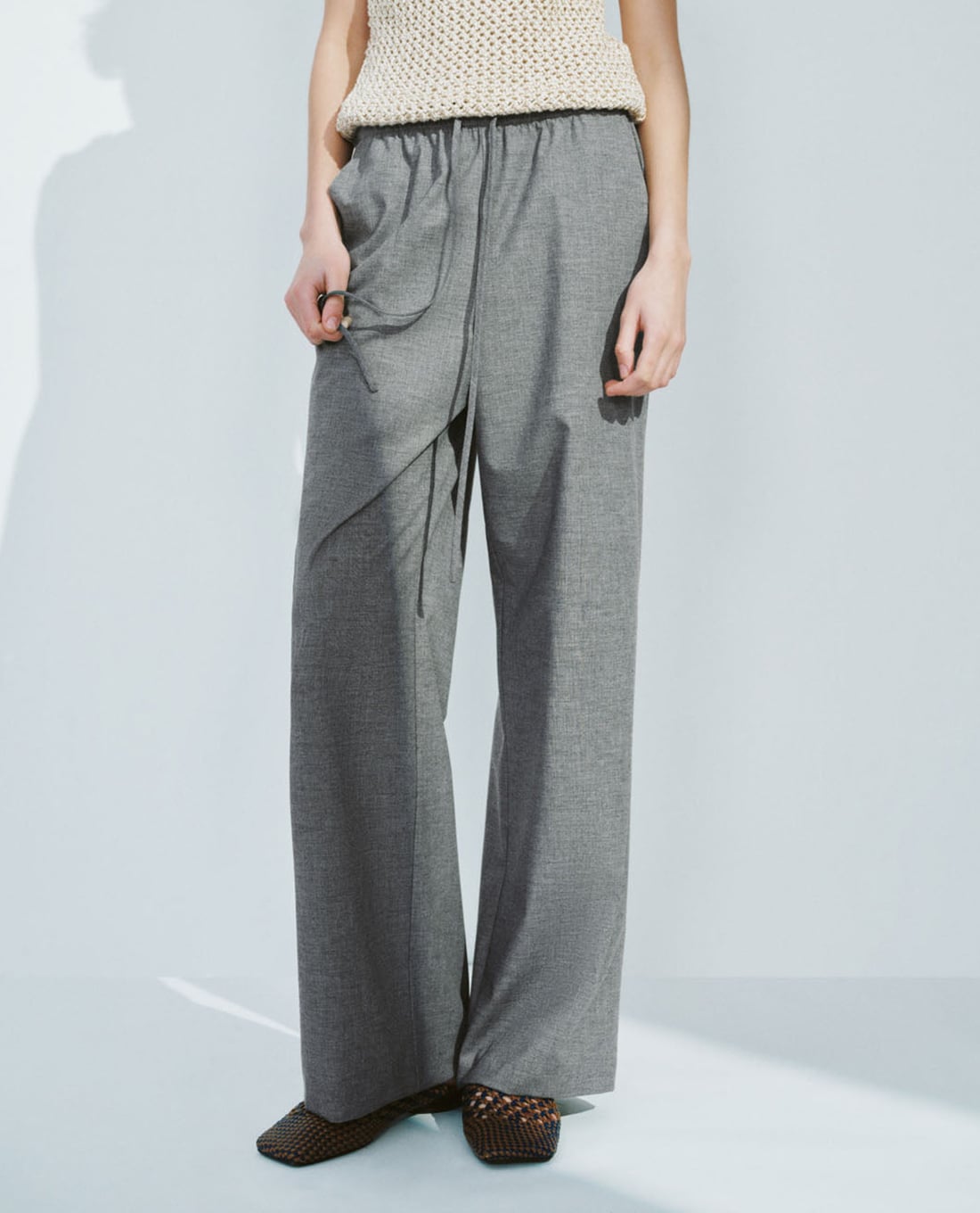 URBAN REVIVO - Quần nữ ống rộng lưng thun cá tính