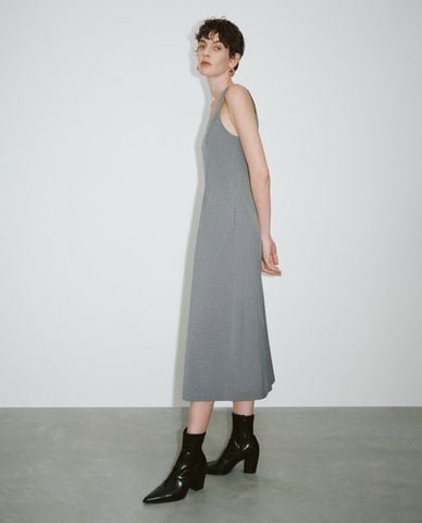  URBAN REVIVO - Đầm sát nách midi cổ chữ U A-Line 