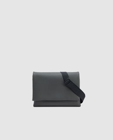  URBAN REVIVO - Túi đeo chéo nam phom chữ nhật sang trọng 