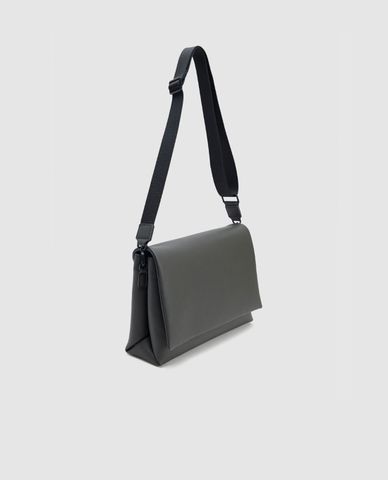  URBAN REVIVO - Túi đeo chéo nam phom chữ nhật sang trọng 