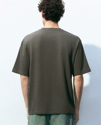  URBAN REVIVO - Áo thun nam cổ tròn tay ngắn phối túi trẻ trung Loose 