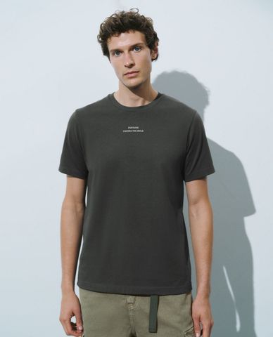  URBAN REVIVO - Áo thun nam cổ tròn tay ngắn Straight 