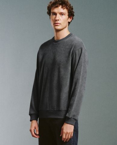  URBAN REVIVO - Áo sweatshirt nam cổ tròn tay dài Straight 