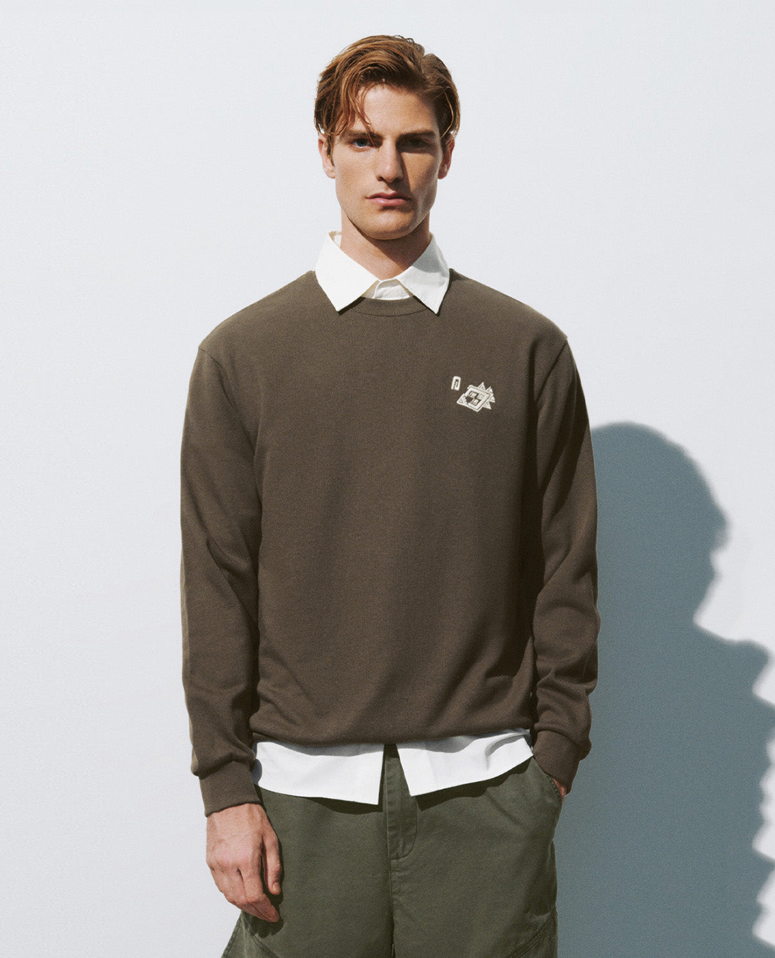 URBAN REVIVO - Áo sweatshirt nam cổ tròn tay dài Graphic