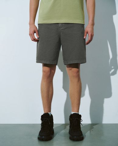  URBAN REVIVO - Quần shorts jean nam Loose Denim 