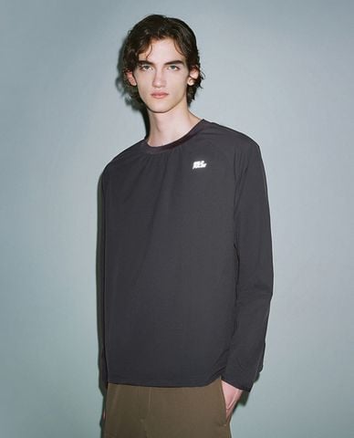  URBAN REVIVO - Áo thun nam cổ tròn tay dài Overhead 