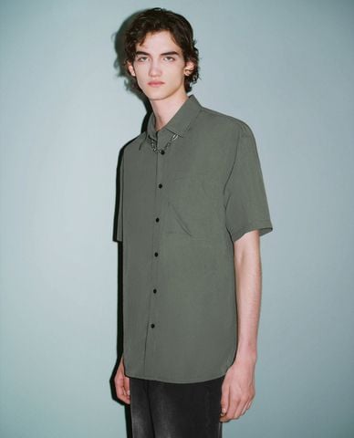  URBAN REVIVO - Áo sơ mi nam cổ bẻ tay ngắn Button Up Straight 