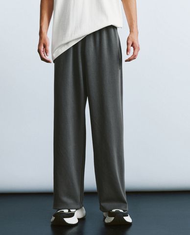  URBAN REVIVO - Quần nam ống rộng lưng thun phối dây rút 