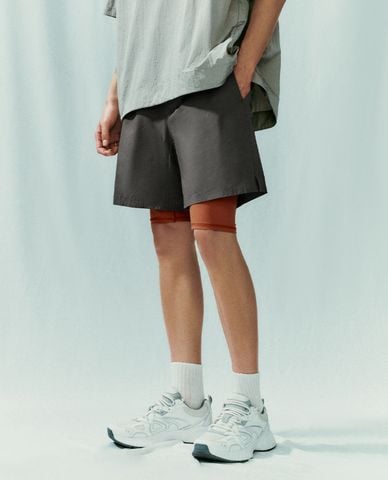  URBAN REVIVO - Quần short thể thao nam lưng thun Elastic Waist 2 In 1 