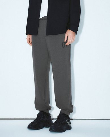  URBAN REVIVO - Quần jogger nam lưng thun Vogue 