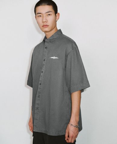  URBAN REVIVO - Áo sơ mi nam cổ bẻ tay ngắn trẻ trung 