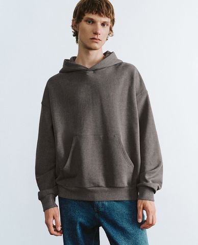  URBAN REVIVO - Áo hoodie nam tay dài phối mũ Straight 