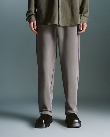  URBAN REVIVO - Quần nam ống rộng lưng thun thời thượng 