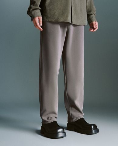  URBAN REVIVO - Quần nam ống rộng lưng thun thời thượng 