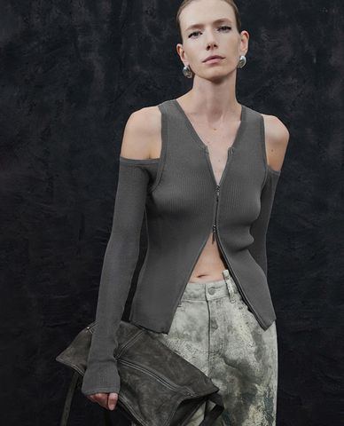  URBAN REVIVO - Áo dệt kim nữ tay dài phối khoá zip Cold Shoulder 