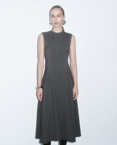  URBAN REVIVO - Đầm sát nách midi cổ tròn hiện đại A-Line 