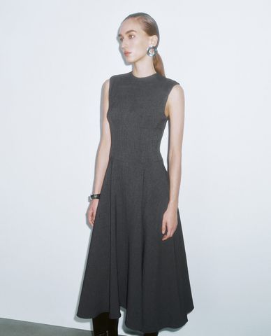  URBAN REVIVO - Đầm sát nách midi cổ tròn hiện đại A-Line 