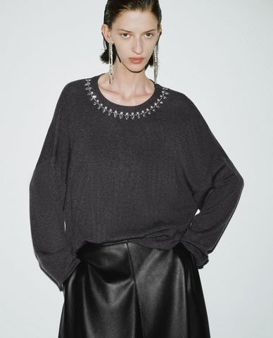  URBAN REVIVO - Áo dệt kim nữ cổ tròn tay dài Loose 