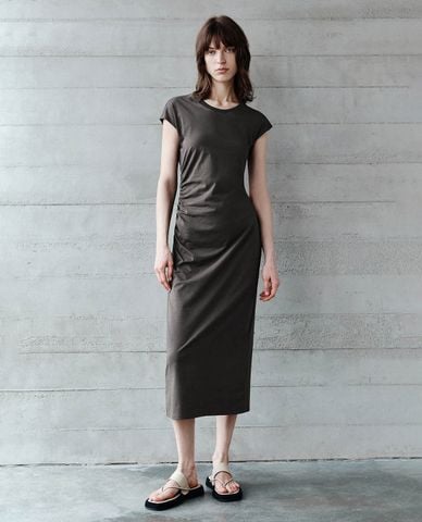  URBAN REVIVO - Đầm midi cổ tròn tay ngắn trẻ trung 