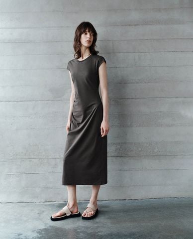  URBAN REVIVO - Đầm midi cổ tròn tay ngắn trẻ trung 