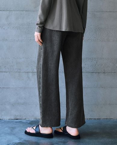  URBAN REVIVO - Quần jeans nữ ống rộng wash bạc cá tính 