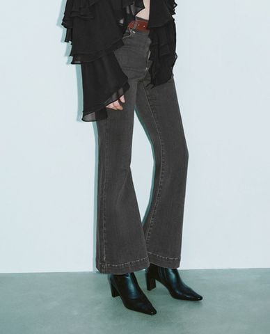  URBAN REVIVO - Quần jeans nữ ống loe cá tính 