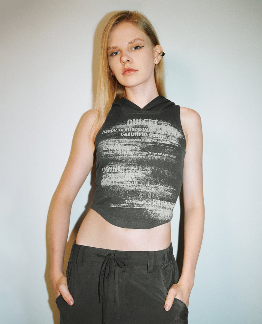 URBAN REVIVO - Áo sát nách phom ôm in hoạ tiết cá tính