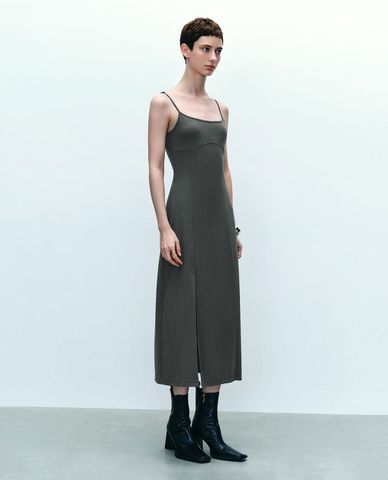  URBAN REVIVO - Đầm hai dây midi nữ tính Square-Cut Collar Cami 