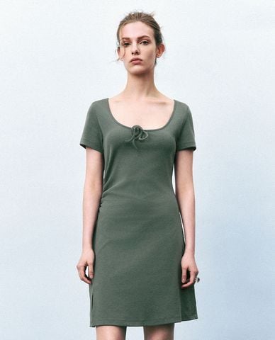  URBAN REVIVO - Đầm mini phom suông cổ chữ U phối nơ Tie Front 