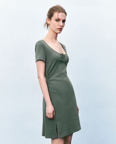  URBAN REVIVO - Đầm mini phom suông cổ chữ U phối nơ Tie Front 