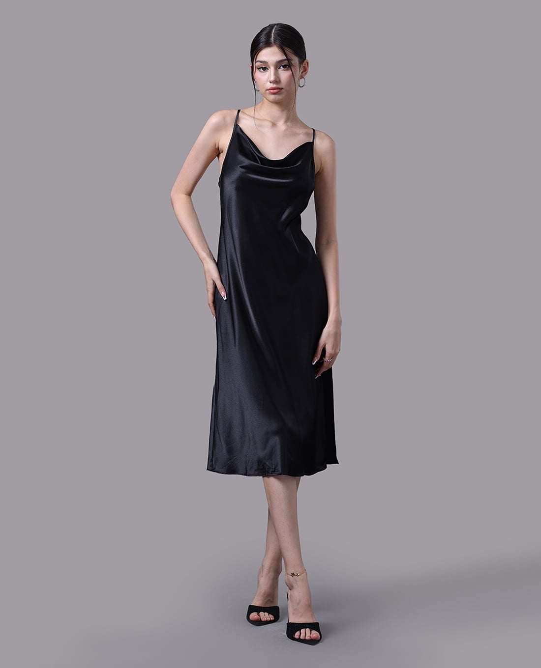 VERA - Đầm midi mặc nhà satin trơn phối ren