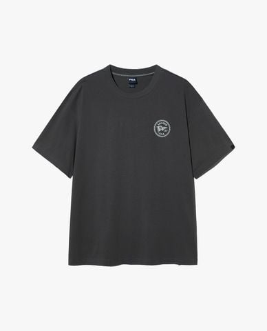  FILA - Áo thun unisex cổ tròn tay ngắn Sailing Flag Graphic 