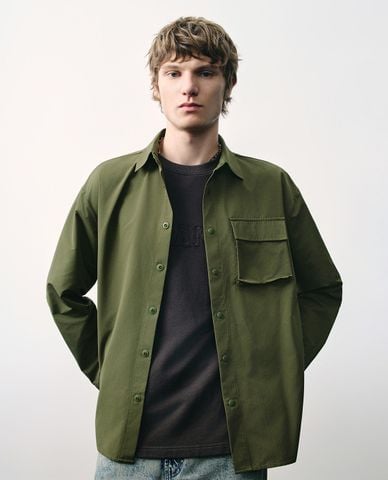  URBAN REVIVO - Áo khoác sơ mi nam cổ bẻ tay dài Button Up Loose 