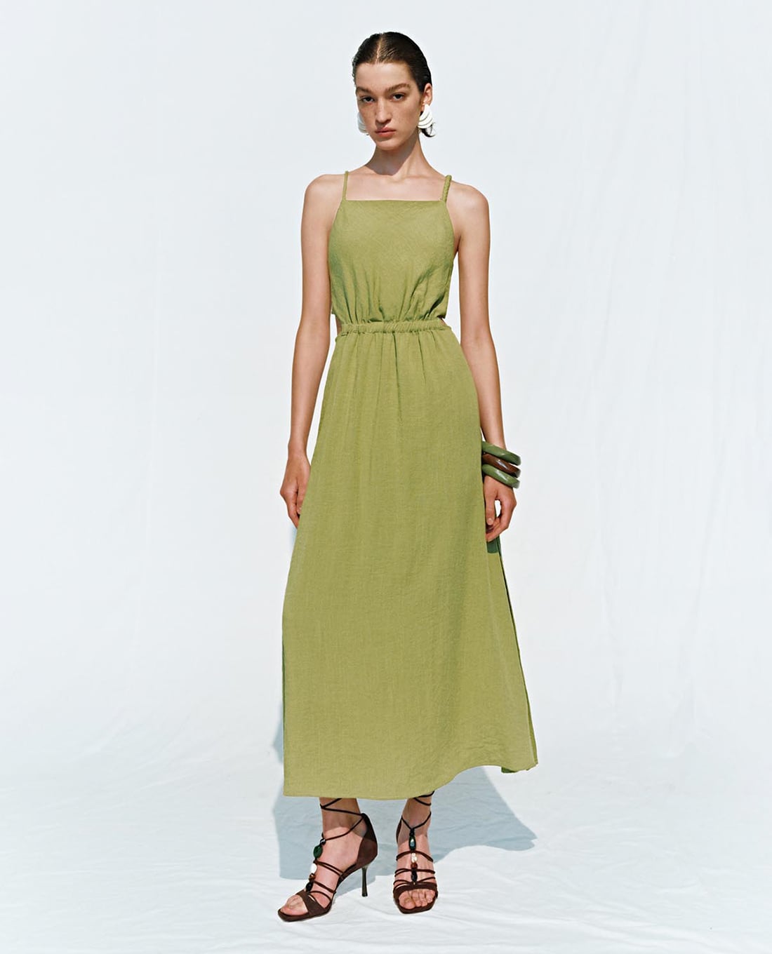 URBAN REVIVO - Đầm hai dây midi cổ vuông cut out