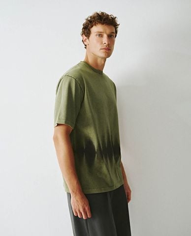  URBAN REVIVO - Áo thun nam cổ tròn tay ngắn 