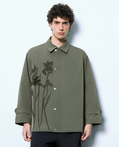  URBAN REVIVO - Áo khoác sơ mi nam cổ bẻ tay dài thêu hoa Embossed 