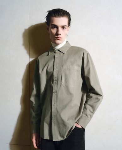  URBAN REVIVO - Áo sơ mi nam cổ bẻ tay dài 