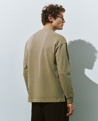  URBAN REVIVO - Áo thun nam cổ tròn tay dài Printed Loose 