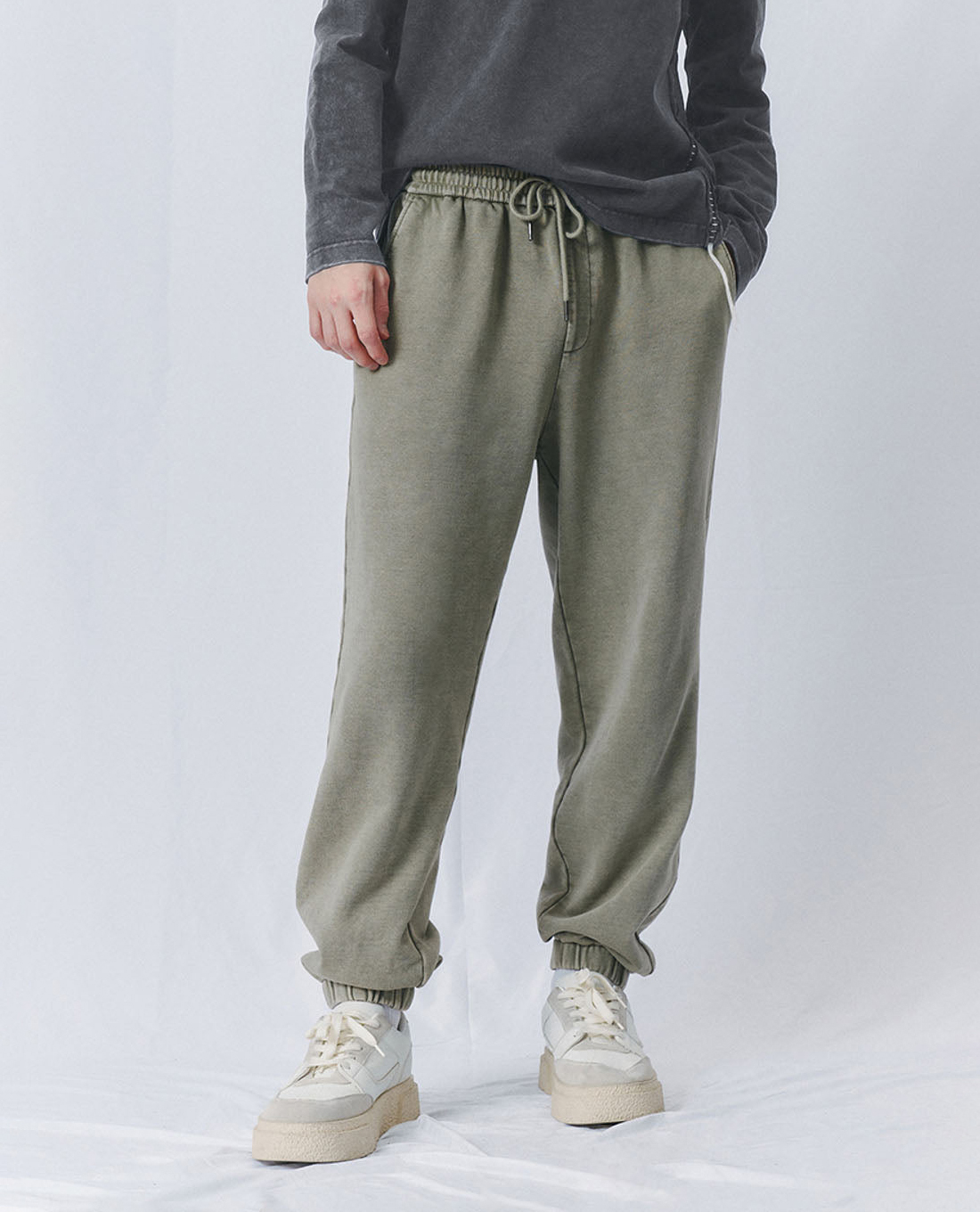 URBAN REVIVO - Quần jogger nam dây rút năng động