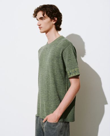  URBAN REVIVO - Áo dệt kim nam cổ tròn tay ngắn 