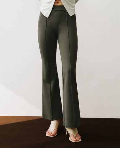  URBAN REVIVO - Quần nữ ống loe lưng cao tôn dáng 