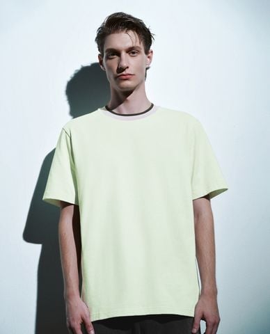  URBAN REVIVO - Áo thun nam cổ tròn tay ngắn trẻ trung 