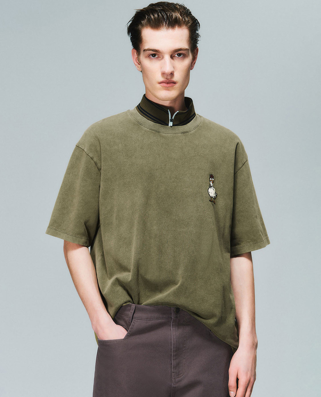 URBAN REVIVO - Áo thun nam cổ tròn tay ngắn hiện đại