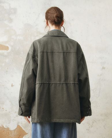  URBAN REVIVO - Áo khoác denim nữ phối túi hộp thời thượng 